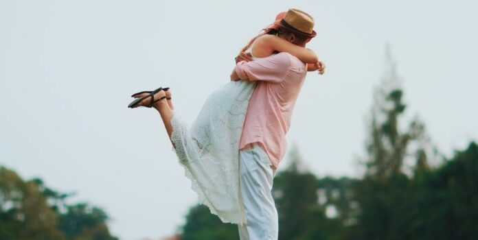 Οι αγκαλιές μπορεί να κάνουν καλό στην υγεία σας