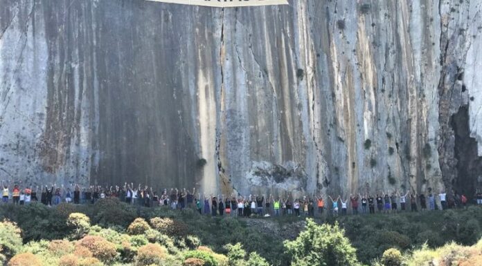 Παλίγκρεμνος: Εκατοντάδες Κρητικοί απέναντι στην επένδυση που «απειλεί» το φυσικό μνημείο
