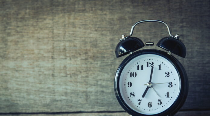 10 Συμβουλές για να ξεκινήσετε τη μέρα σας με ευτυχία ευτυχία