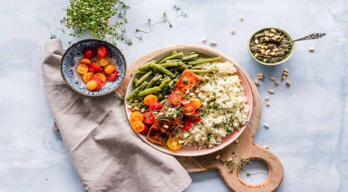 3 καλοκαιρινές σαλάτες που θα σε κάνουν να αγαπήσεις την κινόα