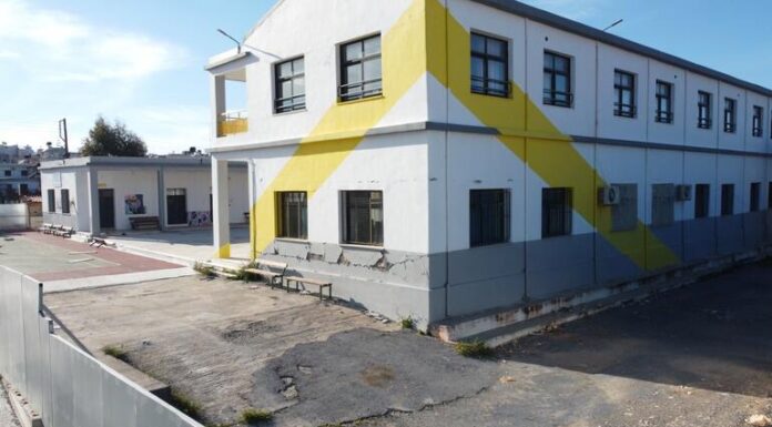 Κατεδαφίζονται τα σεισμόπληκτα σχολικά κτίρια του Αρκαλοχωρίου