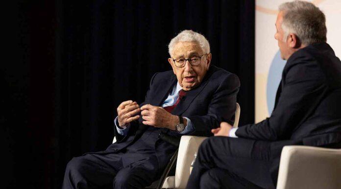 Henry Kissinger: «Η Ρωσία δύσκολα θα χάσει τα εδάφη που έχει καταλάβει» – Τα 3 σενάρια για το τέλος του πολέμου στην Ουκρανία Henry Kissinger: «Η Ρωσία δύσκολα θα χάσει τα εδάφη που έχει καταλάβει» – Τα 3 σενάρια για το τέλος του πολέμου στην Ουκρανία