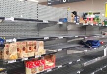 Γερμανία: Ουρές στα συσσίτια τροφίμων – Πρωτόγνωρες εικόνες Ουρές στα συσσίτια τροφίμων – Πρωτόγνωρες εικόνες