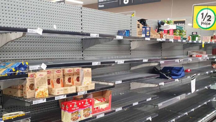 Ουρές στα συσσίτια τροφίμων – Πρωτόγνωρες εικόνες