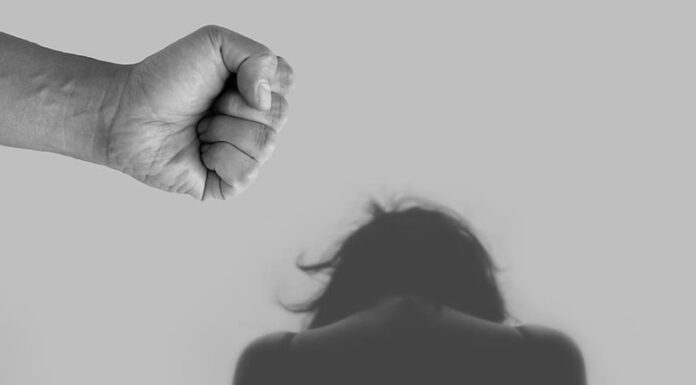 Αν βλέπατε την αδερφή σας ή την κόρη σας με μαυρισμένο μάτι από τον γαμπρό… τι θα κάνατε;