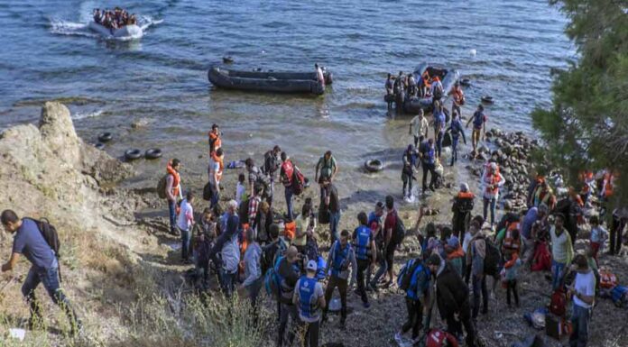 Χωρίς ανάπαυλα οι εισβολές των αλλοδαπών από την Τουρκία. Οι «Αρχές» ειδοποιήθηκαν από τους… τουρίστες! Δεκάδες αλλοδαποί αποβιβάζονται σε παραλία ανενόχλητοι – Οι «Αρχές» ειδοποιήθηκαν από τους… τουρίστες!