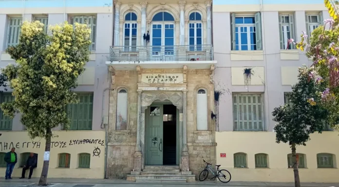 Βαριές ποινικές διώξεις για το “σατανικό” ζευγάρι που χτυπούσε και εξέδιδε την 25χρονη κοπέλα (vid)