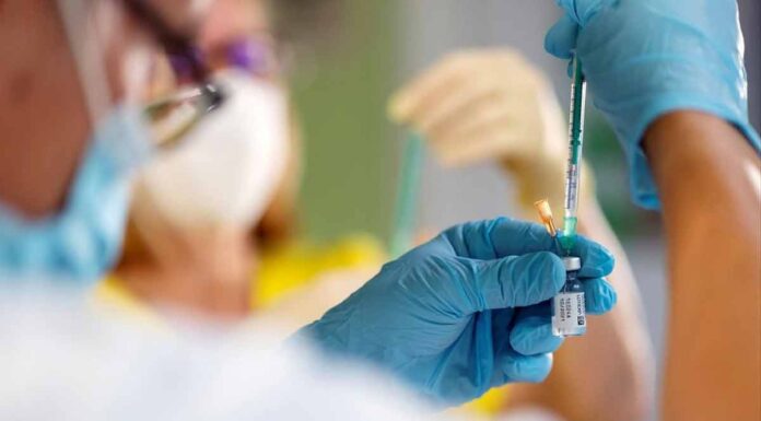 Kωνσταντίνος Αρβανίτης: «Αν έχουμε ακόμη “πανδημία” αυτή είναι των εμβολιασμένων»