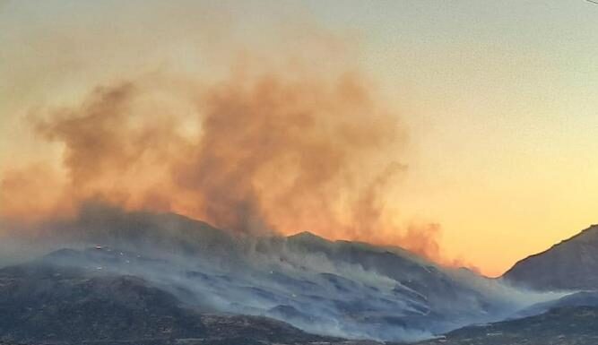 Πυρκαγιά Ρέθυμνο: Συνεχίζεται για δεύτερη μέρα η μάχη με τις φλόγες στο Δήμο Αγίου Βασιλείου – Επιχειρούν πέντε ελικόπτερα