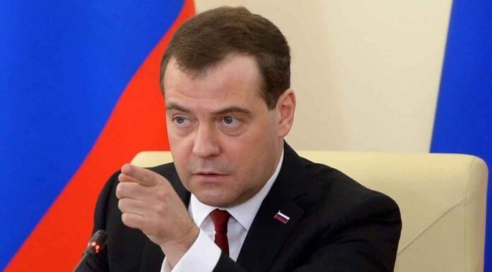 Ν.Μεντβέντεφ: «Σύλληψη του Β.Πούτιν από μία χώρα σημαίνει κήρυξη πολέμου κατά της Ρωσίας και θα την χτυπήσουμε»