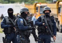 Προσωρινή αποκλιμάκωση στο Κόσοβο – Η Πρίστινα αναβάλει για ένα μήνα την απόφαση Προσωρινή αποκλιμάκωση στο Κόσοβο – Η Πρίστινα αναβάλει για ένα μήνα την απόφαση αλλαγής των σερβικών πινακίδων