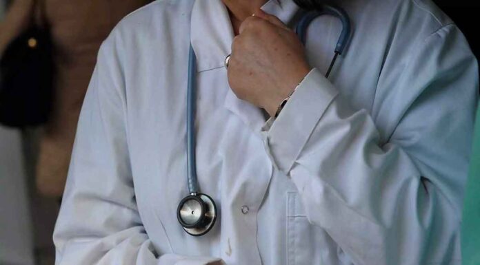 Δικαίωση για ανεμβολίαστη υγειονομικό που έχει τεθεί σε αναγκαστική αργία: Θα λάβει το ήμισυ των καθαρών αποδοχών της Δικαίωση για ανεμβολίαστη υγειονομικό που έχει τεθεί σε αναγκαστική αργία: Θα λάβει το ήμισυ των καθαρών αποδοχών της
