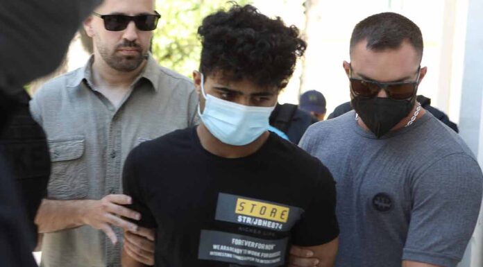 Στη φυλακή ο Πακιστανός δολοφόνος της 17χρονης: «Μου ζήτησε να γίνω Χριστιανός & της έκανα κεφαλοκλείδωμα» Στη φυλακή ο Πακιστανός δολοφόνος της 17χρονης