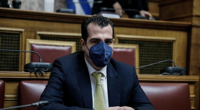Τον Οκτώβριο φεύγουν οι τουρίστες και τελειώνει η «ελευθερία» – Θ.Πλεύρης: Τότε θα κάνετε τα νέα εμβόλια!
