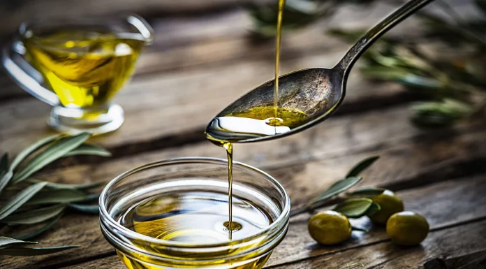 Κρήτη: Μπορεί να πιάσει τα 4 ευρώ το λάδι – Χρονιά «χρυσάφι» για τους παραγωγούς (βίντεο)