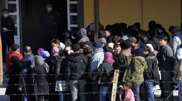 Έβρος: Νέο κύμα αλλοδαπών μουσουλμάνων – Κατά εκατοντάδες περνούν τα σύνορα κάθε ημέρα Νέο κύμα αλλοδαπών μουσουλμάνων – Κατά εκατοντάδες περνούν τα σύνορα κάθε ημέρα