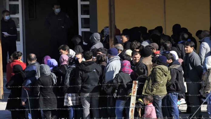 Νέο κύμα αλλοδαπών μουσουλμάνων – Κατά εκατοντάδες περνούν τα σύνορα κάθε ημέρα