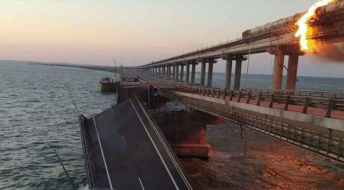 Δολιοφθορά ήταν η έκρηξη στην γέφυρα της Κριμαίας: Ανατινάχτηκε φορτηγό μαζί με διερχόμενο τρένο που μετέφερε καύσιμα Δολιοφθορά ήταν η έκρηξη στην γέφυρα της Κριμαίας: Ανατινάχτηκε φορτηγό μαζί με διερχόμενο τρένο που μετέφερε καύσιμα