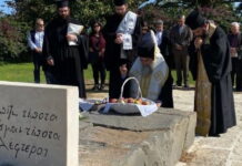 Ο αρχιεπίσκοπος Κρήτης γονάτισε στον τάφο του «ιερόσυλου» Νίκου Καζαντζάκη