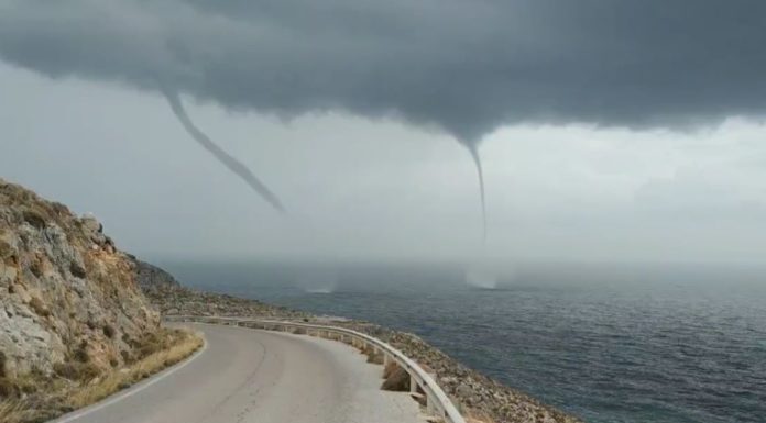 Κρήτη: Εντυπωσιακός υδροστρόβιλος στο Ηράκλειο – Δείτε βίντεο
