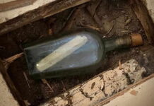 Ανεπανάληπτο εύρημα. Mπουκάλι ήταν κρυμμένο κάτω από ξύλινο πάτωμα για 135 χρόνια