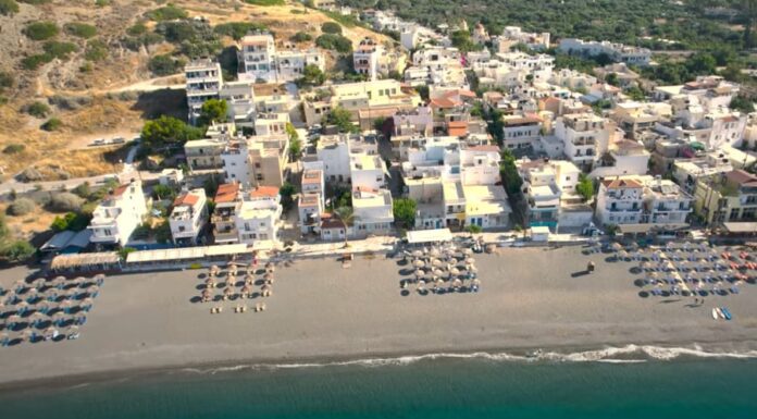 Αυτό είναι το ελληνικό χωριό που θέλει να μετακομίσει όλη η Ευρώπη – Έχει ήλιο 320 ημέρες το χρόνο (βίντεο)
