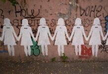 OHE για γυναικοκτονίες: 45,000 γυναίκες και κορίτσια δολοφονήθηκαν το 2021 – «Πάνω από πέντε κάθε ώρα»