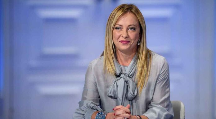 Η Ιταλία «παγώνει» τις αποστολές όπλων στην Ουκρανία Η Ιταλία «παγώνει» τις αποστολές όπλων στην Ουκρανία