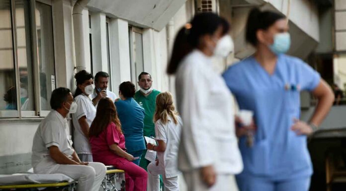 Κόλαφος για την κυβέρνηση: Το ΣτΕ έκρινε αντισυνταγματική την παράταση του υποχρεωτικού εμβολιασμού των εργαζομένων στις δομές Υγείας
