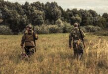 Σε τραγωδία κατέληξε το κυνήγι δύο φίλων το βράδυ της Δευτέρας.