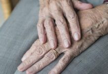 Σοκ: Οικιακή βοηθός έπνιξε κατάκοιτη ηλικιωμένη