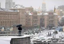 Στην εποχή των παγετώνων γυρίζουν το Κίεβο τα ρωσικά πλήγματα: Θερμοκρασίες κάτω από το μηδέν και υποσχέσεις για 4 ώρες ρεύμα!