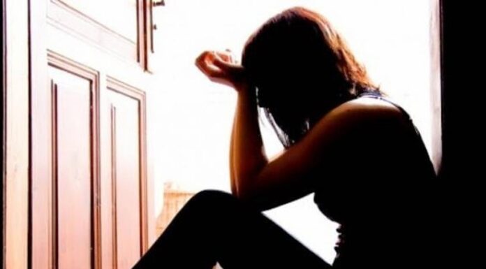 Ηράκλειο: Χτύπησε άγρια την αδελφή της και τώρα την αναζητά η αστυνομία
