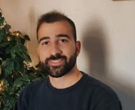 Εξι χρονια μετά, δεχεται μειλ πως ειναι συμβατός με εναν ασθενή.