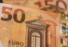 Γιατί πρέπει να πληρώνουμε με μετρητά παντού αντί για τραπεζική κάρτα;