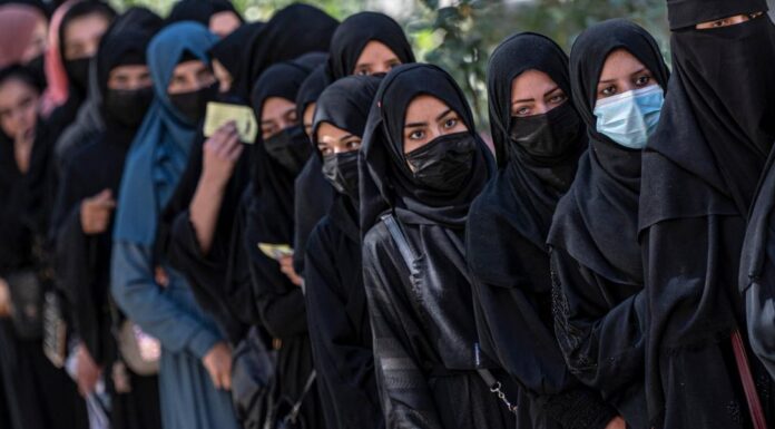 ΟΗΕ: Αναστέλλει προγράμματα βοήθειας στο Αφγανιστάν μετά τις απαγορεύσεις των Ταλιμπάν στις γυναίκες