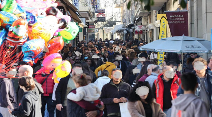 Το Ηράκλειο βούλιαξε από κόσμο και η αγορά πήρε “φωτιά”.