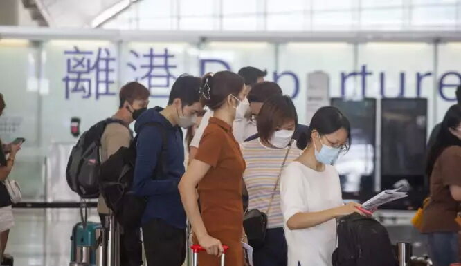 Κορονοϊός: Τι λένε οι επιστήμονες στην Ελλάδα για την έξαρση στην Κίνα – Πρέπει να ανησυχούμε;