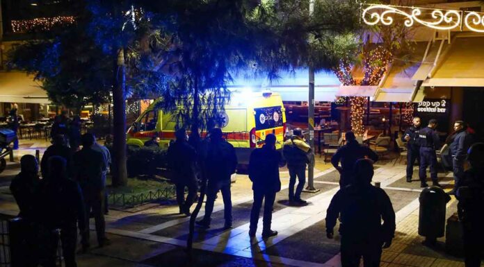 Πυροβολισμοί στη Νέα Σμύρνη: «Εισπράκτορας» κυκλώματος προστασίας ο ένας νεκρός – Επτά σφαίρες σε 4 δευτερόλεπτα