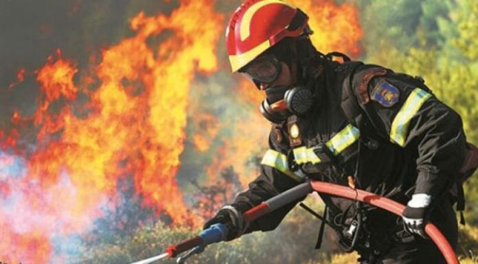 Ηράκλειο: Φωτιά σε εργοτάξιο – Κάηκαν ολοσχερώς φορτηγά