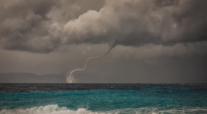 Σαν σήμερα πριν ακριβώς τέσσερα χρόνια καταγράφηκε ο ομορφότερος ίσως υδροστρόβιλος στην Ελλάδα