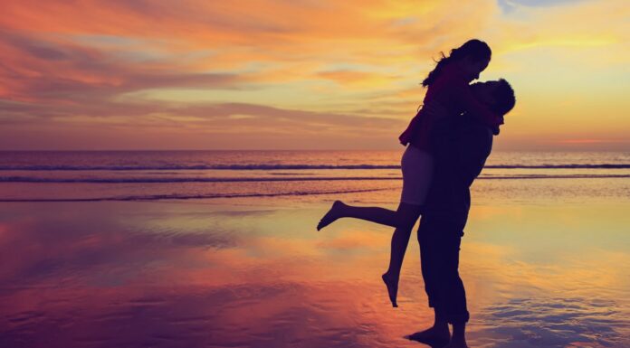 Ημερεύει ο άνθρωπος όταν αγαπιέται.