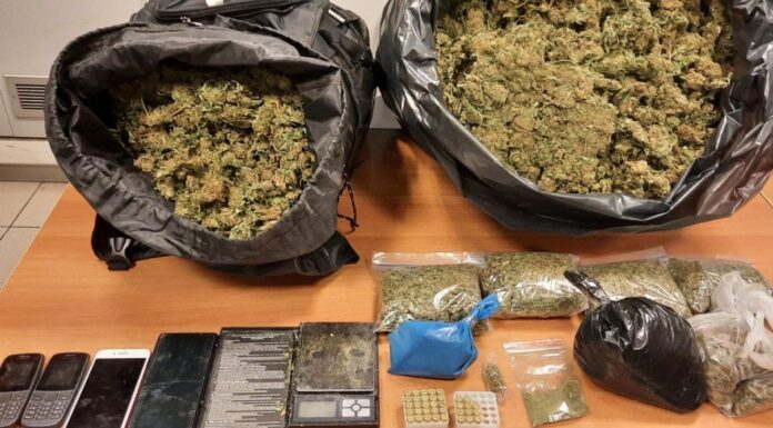 12 κιλά και 840 γραμμάρια κάνναβης (οδική βοήθεια)
