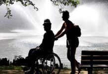Αυτοί που φροντίζουν άλλους: Τι συμβαίνει σε άτομα που φροντίζουν συγγενείς τους που είναι άρρωστοι;