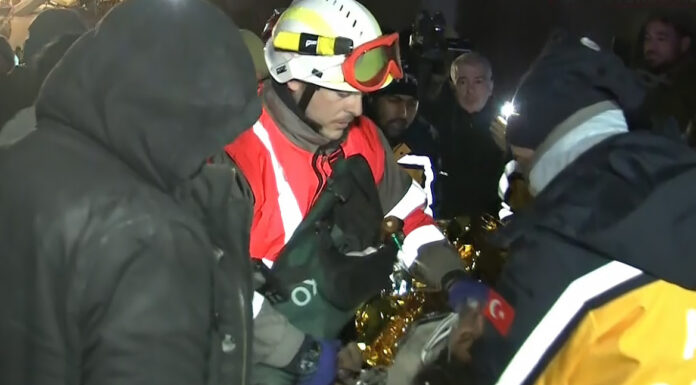 Τουρκία: 12χρονο αγόρι ανασύρθηκε ζωντανό από τα ερείπια 260 ώρες μετά!