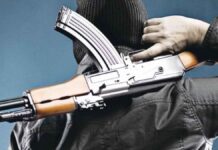 Άνδρας με καλάσνικοφ άνοιξε πυρ στη μέση του δρόμου στην Αγία Βαρβάρα!