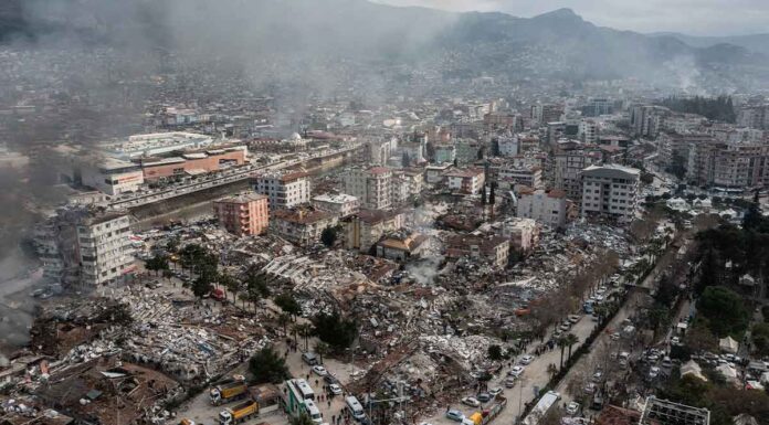 «Θα χάσουμε μια γενιά»: Η τοξική σκόνη των σεισμών της Τουρκίας
