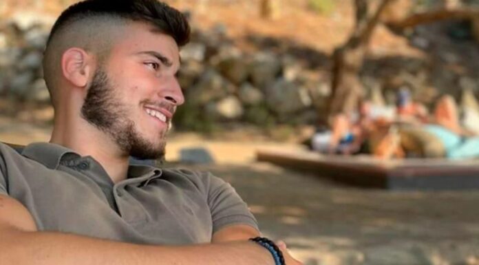 Χανιά: «Εμείς πάντα θα είμαστε μαζί γιε μου» – Ο θρήνος του πατέρα του στρατιώτη που σκοτώθηκε σε τροχαίο
