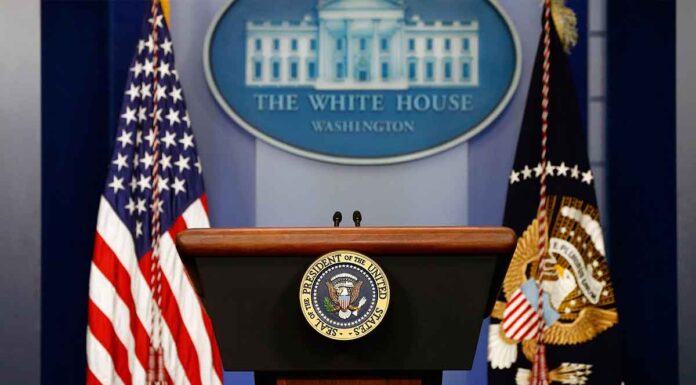 Λευκός Οίκος_ σε Αμερικανούς πολίτες: «Εγκαταλείψτε άμεσα την Ρωσία»