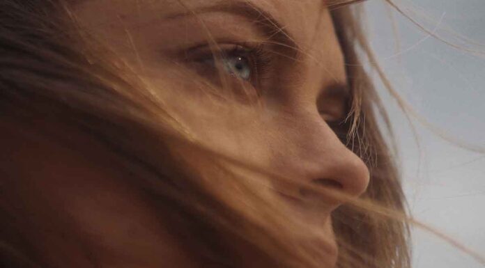 Να σε σέβεσαι και να σε προσέχεις. Να κάνεις πάντα ό,τι σε κάνει χαρούμενο και ευτυχισμένο.